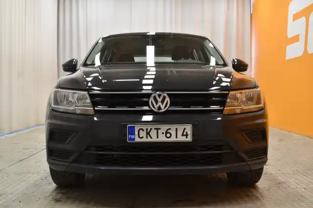 Harmaa Maastoauto, Volkswagen Tiguan – CKT-614