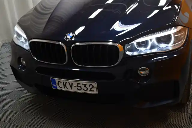 Musta Maastoauto, BMW X5 – CKV-532