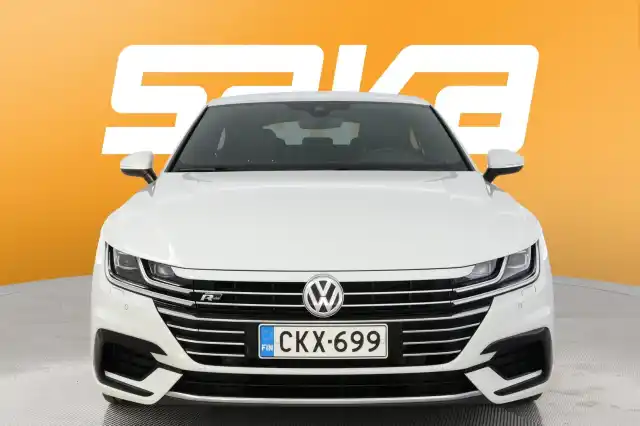 Valkoinen Sedan, Volkswagen Arteon – CKX-699