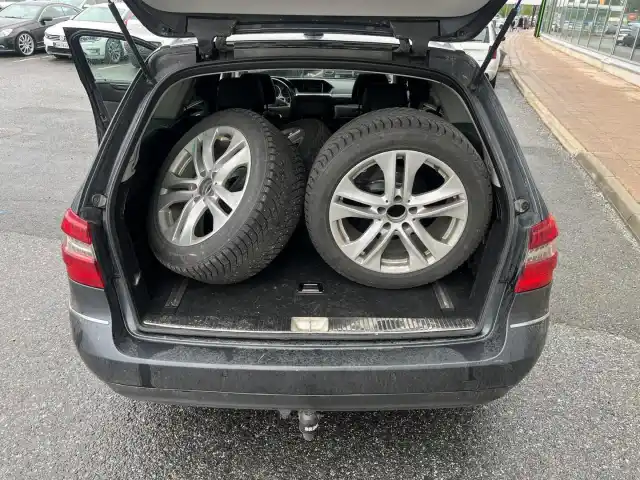 Harmaa Farmari, Mercedes-Benz E – CKX-891