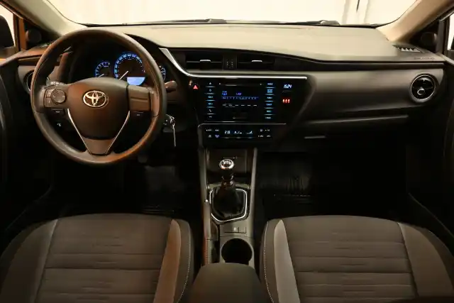 Valkoinen Viistoperä, Toyota Auris – CKY-634