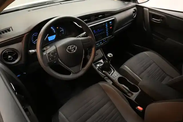 Valkoinen Viistoperä, Toyota Auris – CKY-634