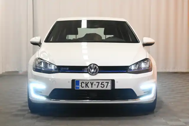 Valkoinen Viistoperä, Volkswagen Golf – CKY-757