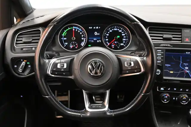 Valkoinen Viistoperä, Volkswagen Golf – CKY-757