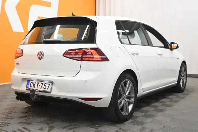 Valkoinen Viistoperä, Volkswagen Golf – CKY-757