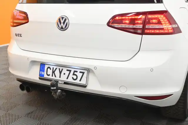 Valkoinen Viistoperä, Volkswagen Golf – CKY-757