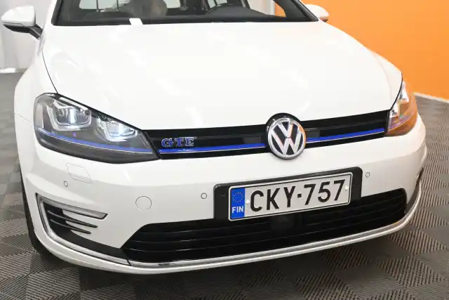 Valkoinen Viistoperä, Volkswagen Golf – CKY-757