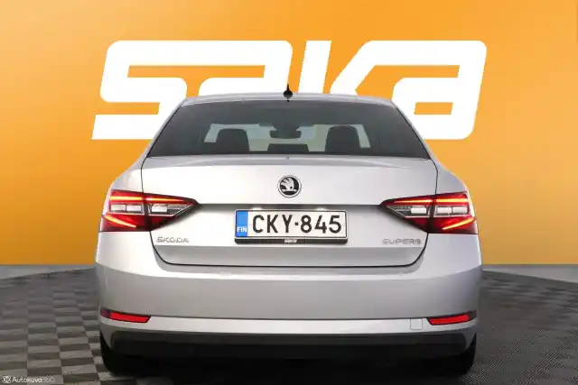 Harmaa Sedan, Skoda Superb – CKY-845