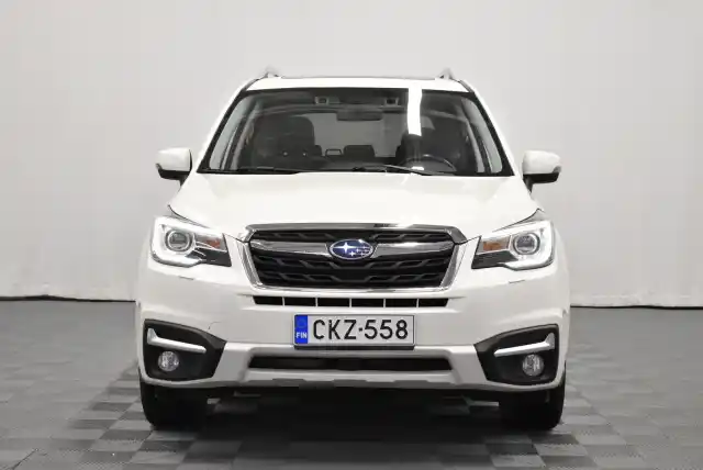 Valkoinen Maastoauto, Subaru Forester – CKZ-558