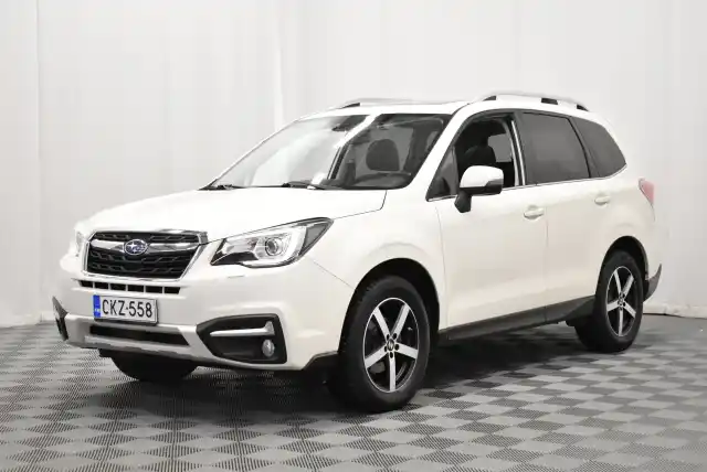 Valkoinen Maastoauto, Subaru Forester – CKZ-558