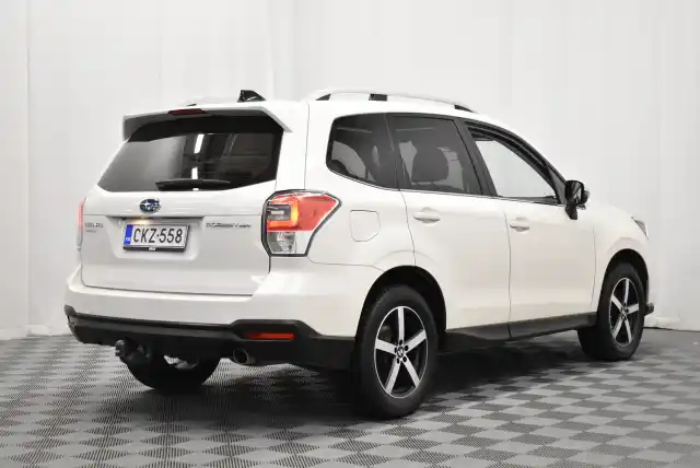 Valkoinen Maastoauto, Subaru Forester – CKZ-558