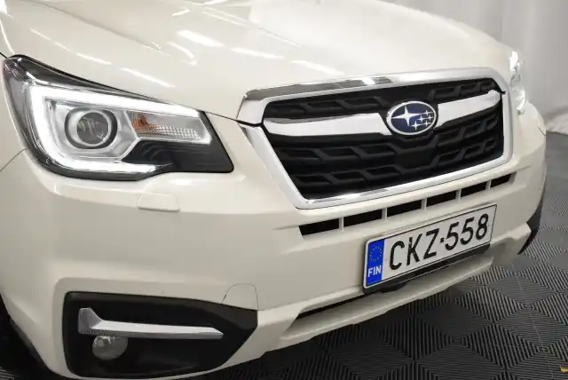 Valkoinen Maastoauto, Subaru Forester – CKZ-558