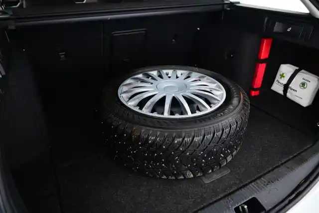 Valkoinen Farmari, Skoda Octavia – CLA-148