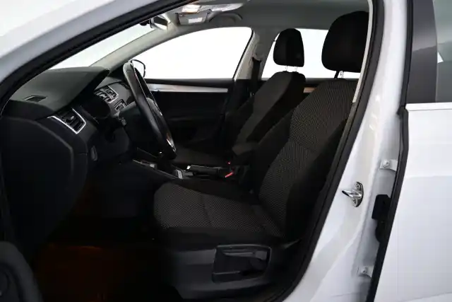 Valkoinen Farmari, Skoda Octavia – CLA-148