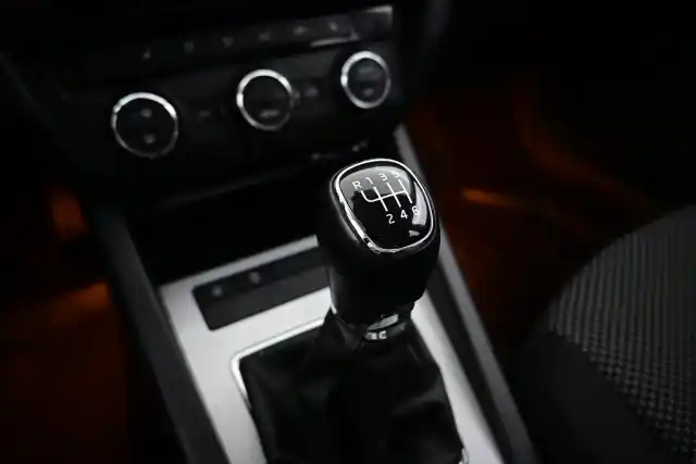 Valkoinen Farmari, Skoda Octavia – CLA-148