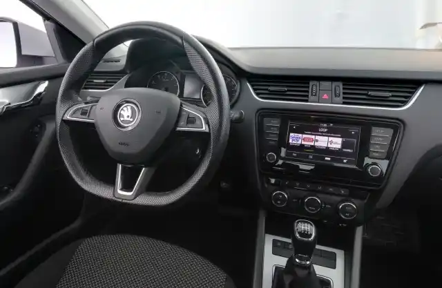 Valkoinen Farmari, Skoda Octavia – CLA-148