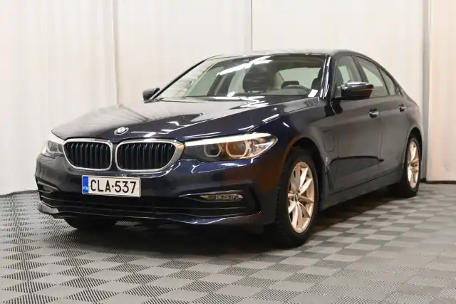 Sininen Sedan, BMW 530 – CLA-537