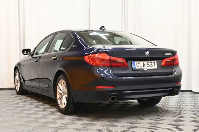 Sininen Sedan, BMW 530 – CLA-537