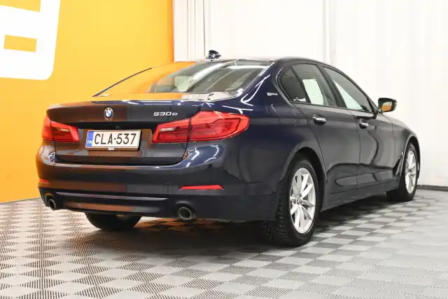 Sininen Sedan, BMW 530 – CLA-537