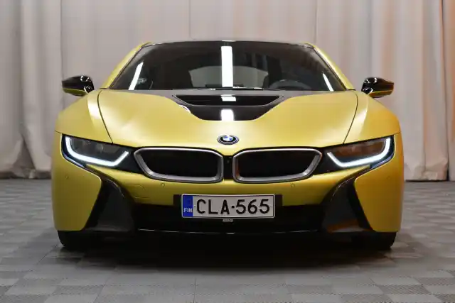 Valkoinen Coupe, BMW i8 – CLA-565