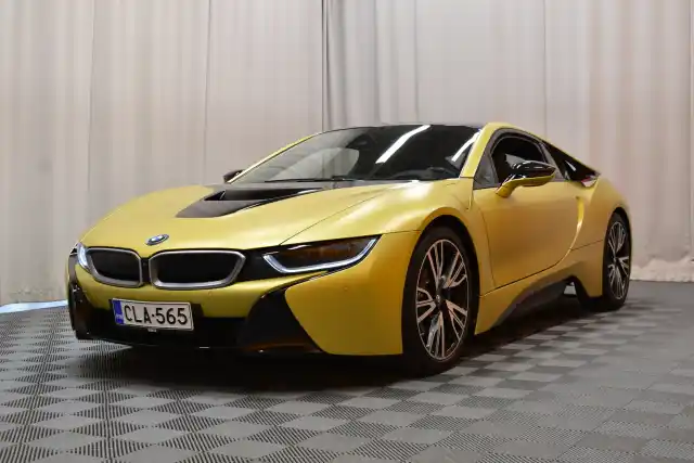 Valkoinen Coupe, BMW i8 – CLA-565