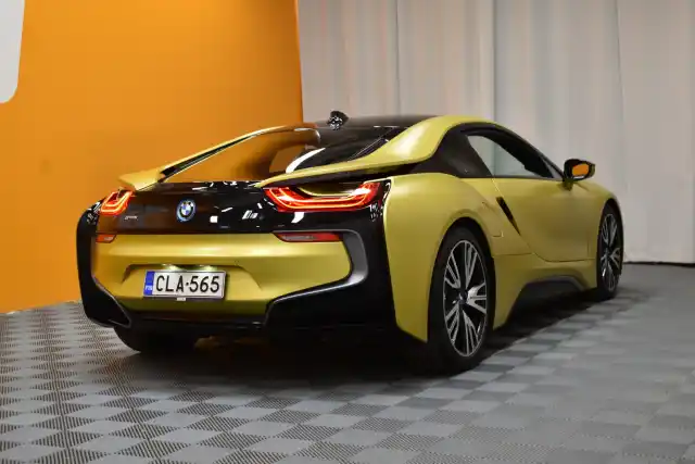 Valkoinen Coupe, BMW i8 – CLA-565