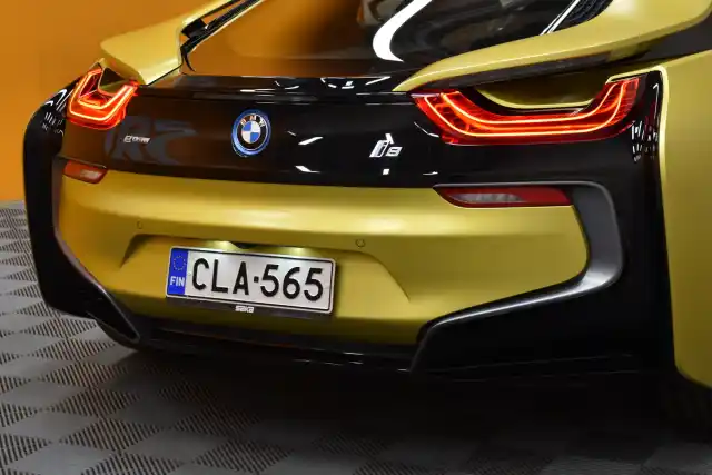 Valkoinen Coupe, BMW i8 – CLA-565