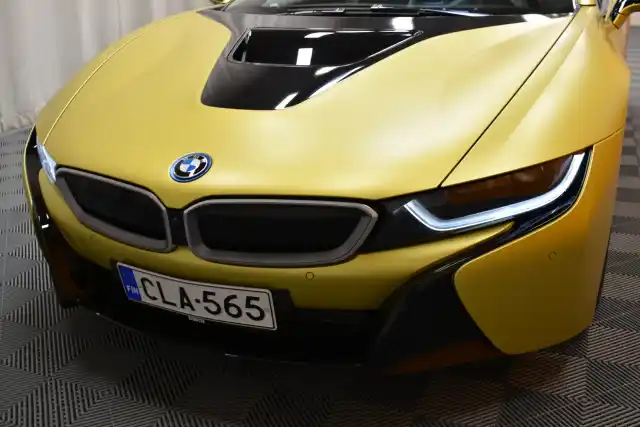 Valkoinen Coupe, BMW i8 – CLA-565