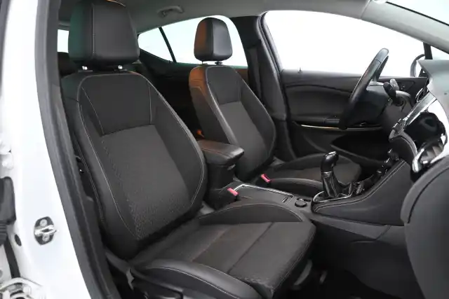 Valkoinen Viistoperä, Opel Astra – CLA-913