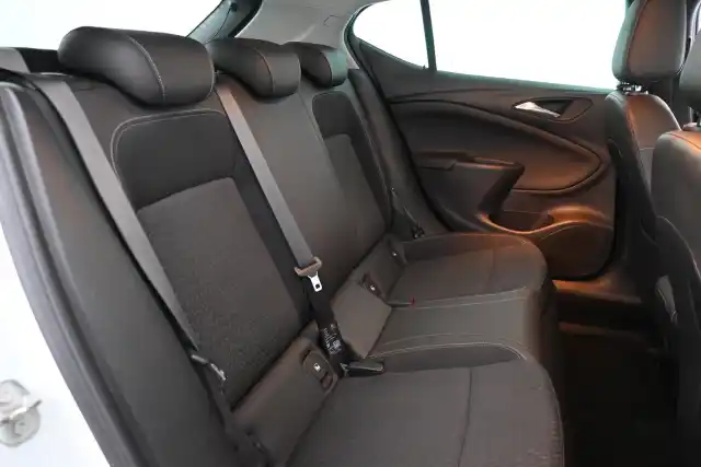 Valkoinen Viistoperä, Opel Astra – CLA-913