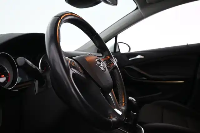 Valkoinen Viistoperä, Opel Astra – CLA-913