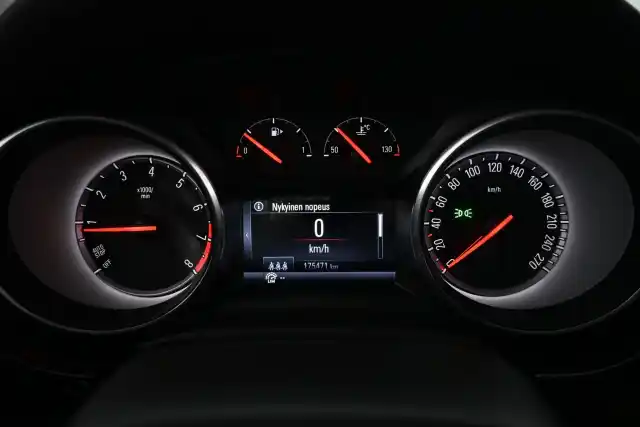 Valkoinen Viistoperä, Opel Astra – CLA-913