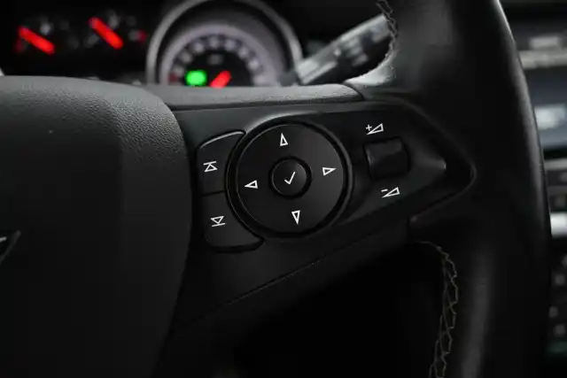 Valkoinen Viistoperä, Opel Astra – CLA-913