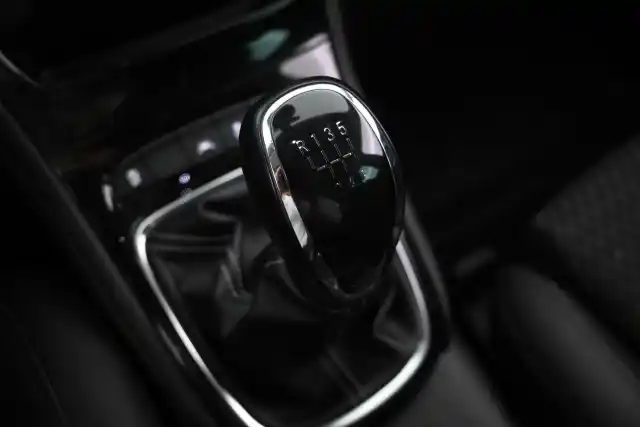 Valkoinen Viistoperä, Opel Astra – CLA-913