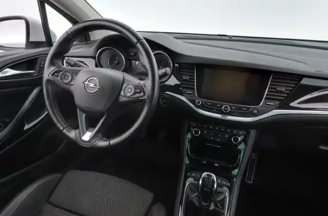 Valkoinen Viistoperä, Opel Astra – CLA-913