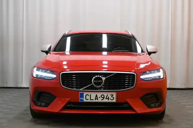 Punainen Farmari, Volvo V90 – CLA-943