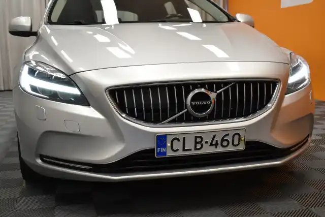 Harmaa Viistoperä, Volvo V40 – CLB-460