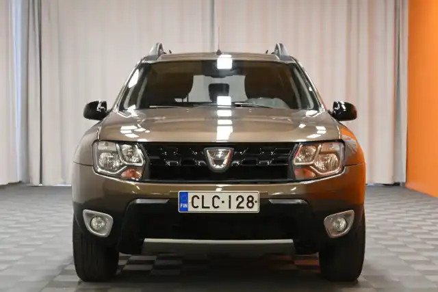 Ruskea Maastoauto, Dacia Duster – CLC-128