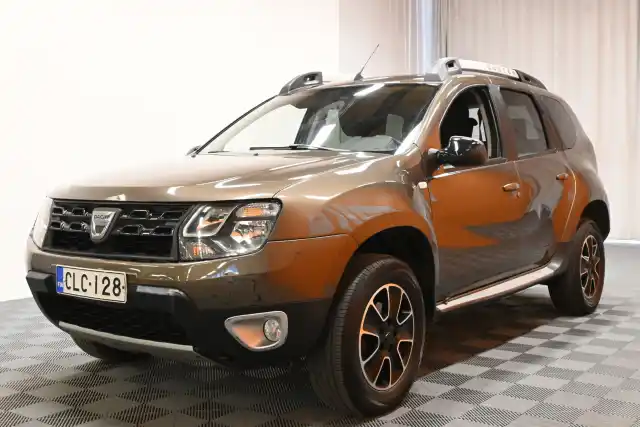 Ruskea Maastoauto, Dacia Duster – CLC-128