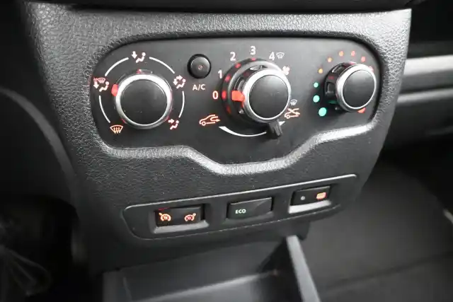 Valkoinen Tila-auto, Dacia Lodgy – CLC-131
