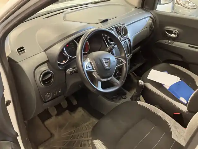 Valkoinen Tila-auto, Dacia Lodgy – CLC-131