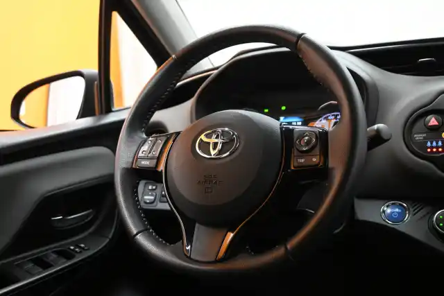 Musta Viistoperä, Toyota Yaris – CLC-266