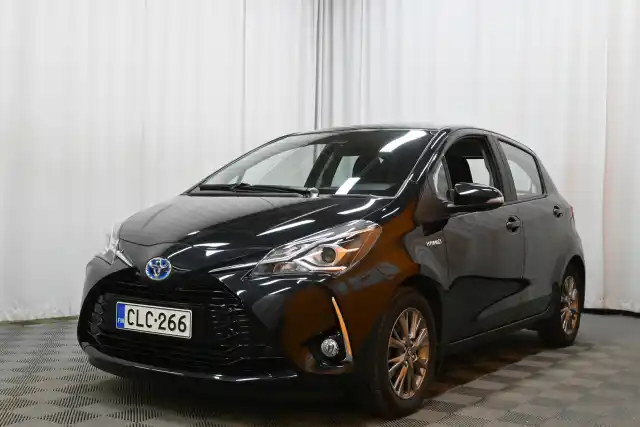 Musta Viistoperä, Toyota Yaris – CLC-266