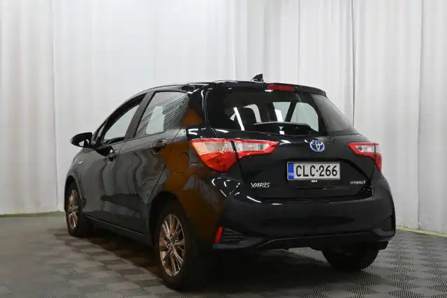 Musta Viistoperä, Toyota Yaris – CLC-266