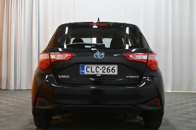 Musta Viistoperä, Toyota Yaris – CLC-266