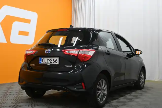 Musta Viistoperä, Toyota Yaris – CLC-266