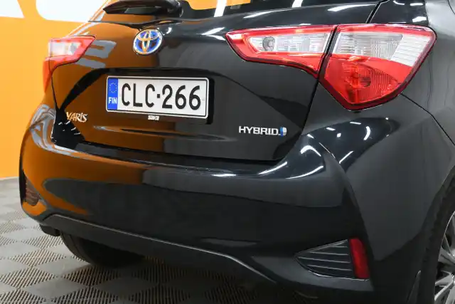 Musta Viistoperä, Toyota Yaris – CLC-266