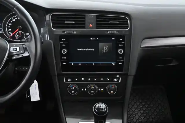 Punainen Viistoperä, Volkswagen Golf – CLC-329