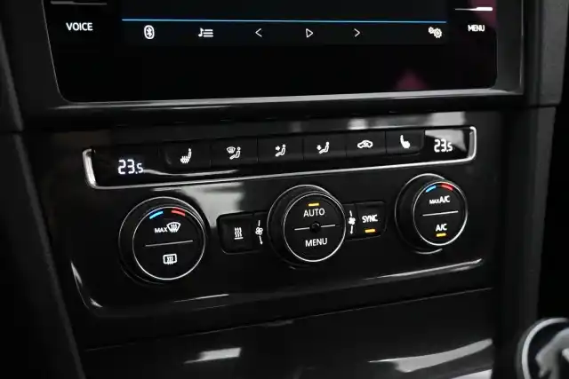 Punainen Viistoperä, Volkswagen Golf – CLC-329