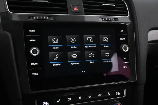 Punainen Viistoperä, Volkswagen Golf – CLC-329